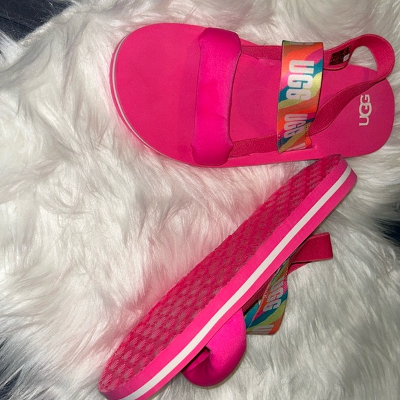 UGG sandals in good condition. - Picture 3 of 4